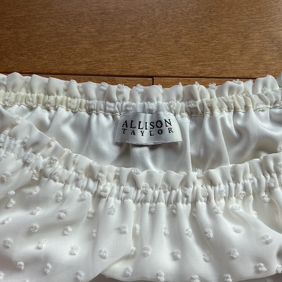 Off- Shoulder Blouse - Picture 3 of 4